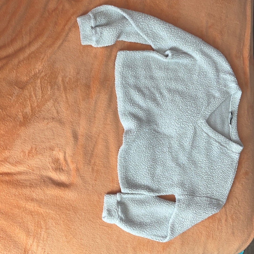 white cropped sweater/ size medium/ brand shein